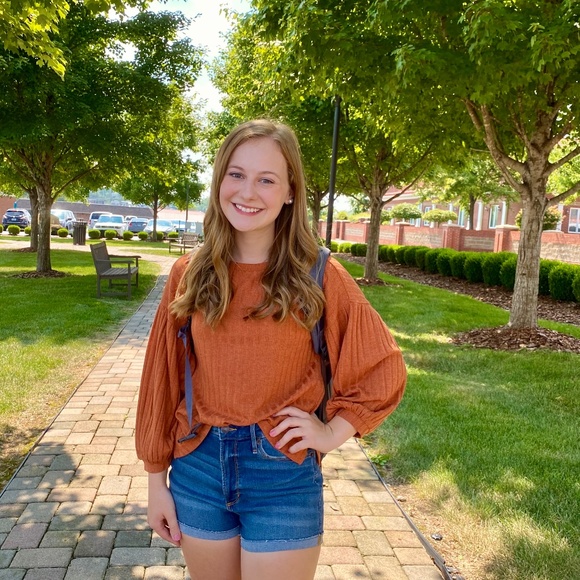 Meet your Posher, Malerie - Picture 1 of 1